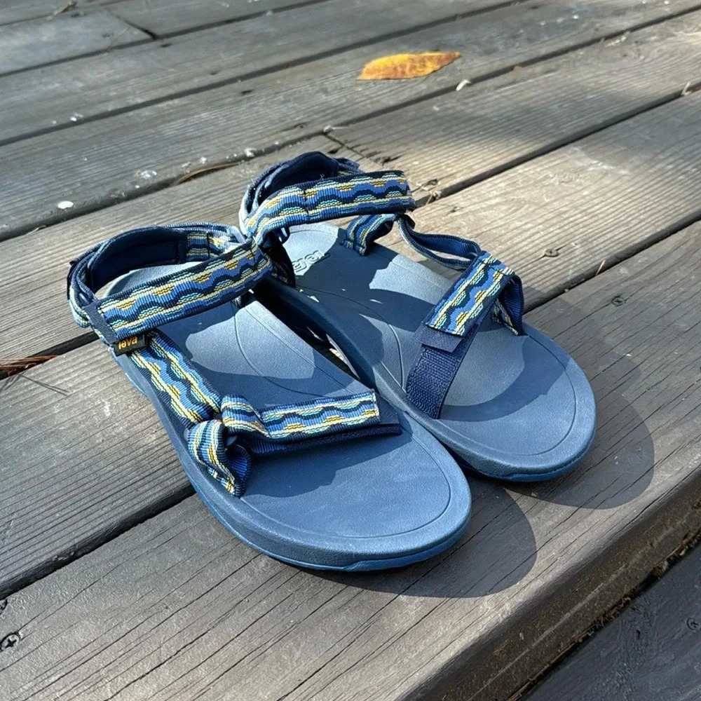 NWOT Teva cushioned blue and yellow sandals size 6